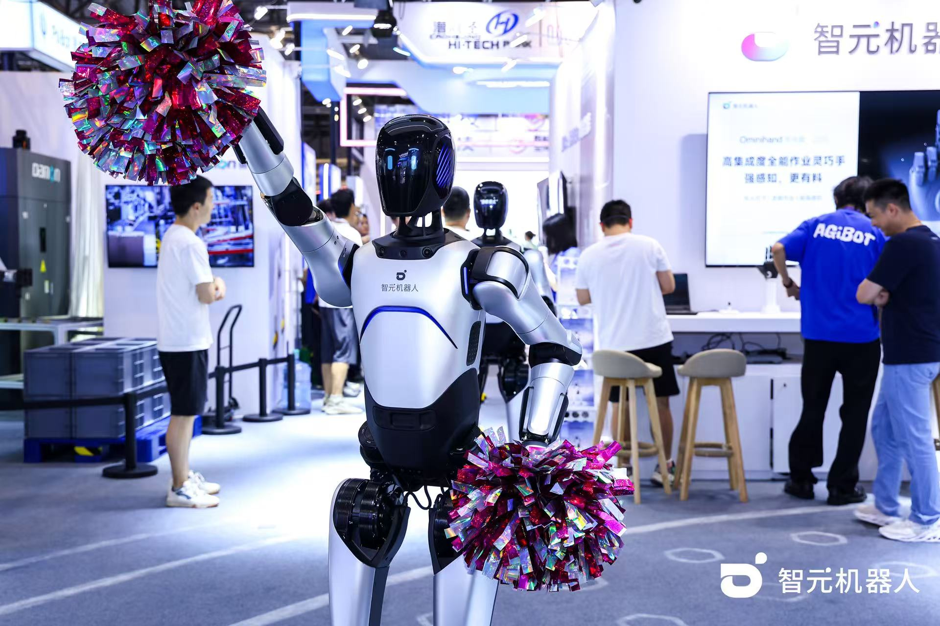 365钱包机器人 WAIC 首日展台火爆，机器...